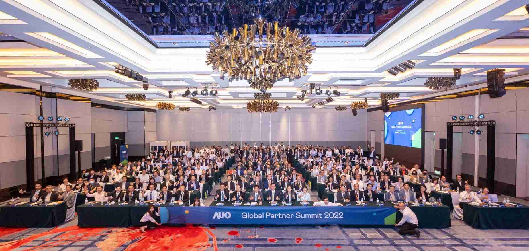 友達推動「安心、、創新、、用心、、同心、、、盡心」五星職旅，，，，為菲籍員工打造全方位照護，，首度贏得「人權實踐與發展領袖獎」殊榮